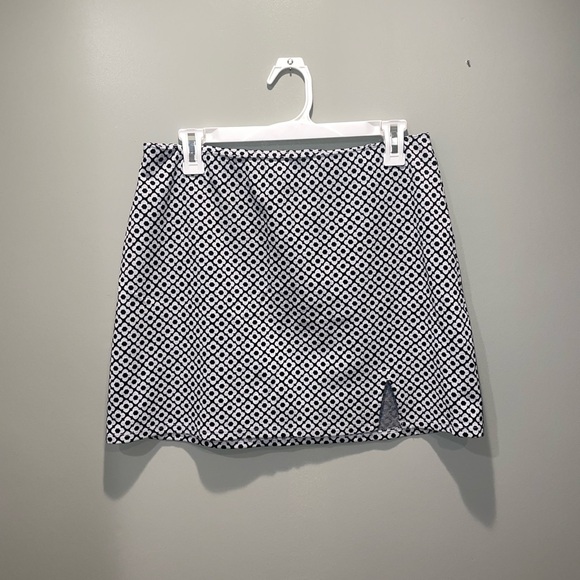 Hollister Dresses & Skirts - Hollister Black and White Geometric Mini Skirt
